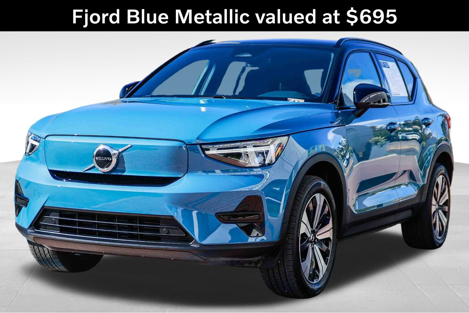 Used 2023 Volvo XC40 Recharge Core image 3