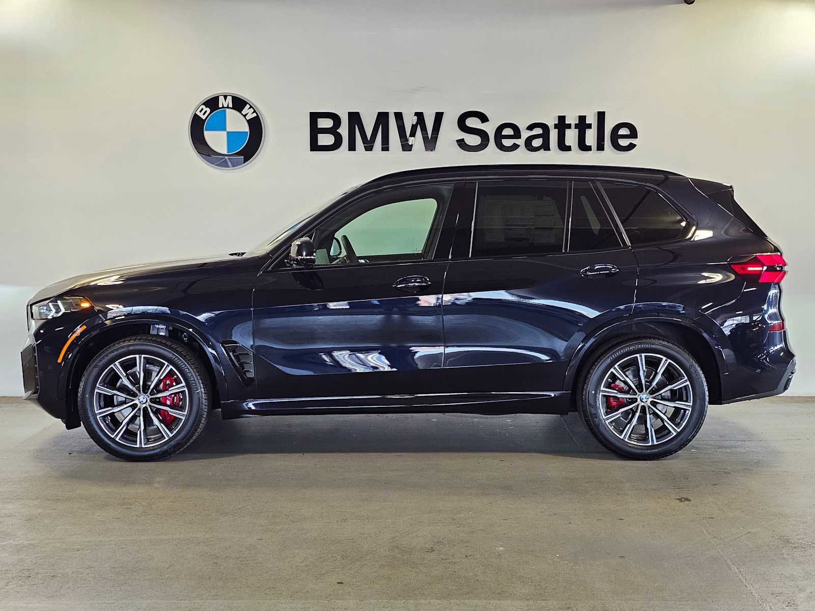 New 2026 BMW X5 xDrive40i w/ M Sport Package image 3