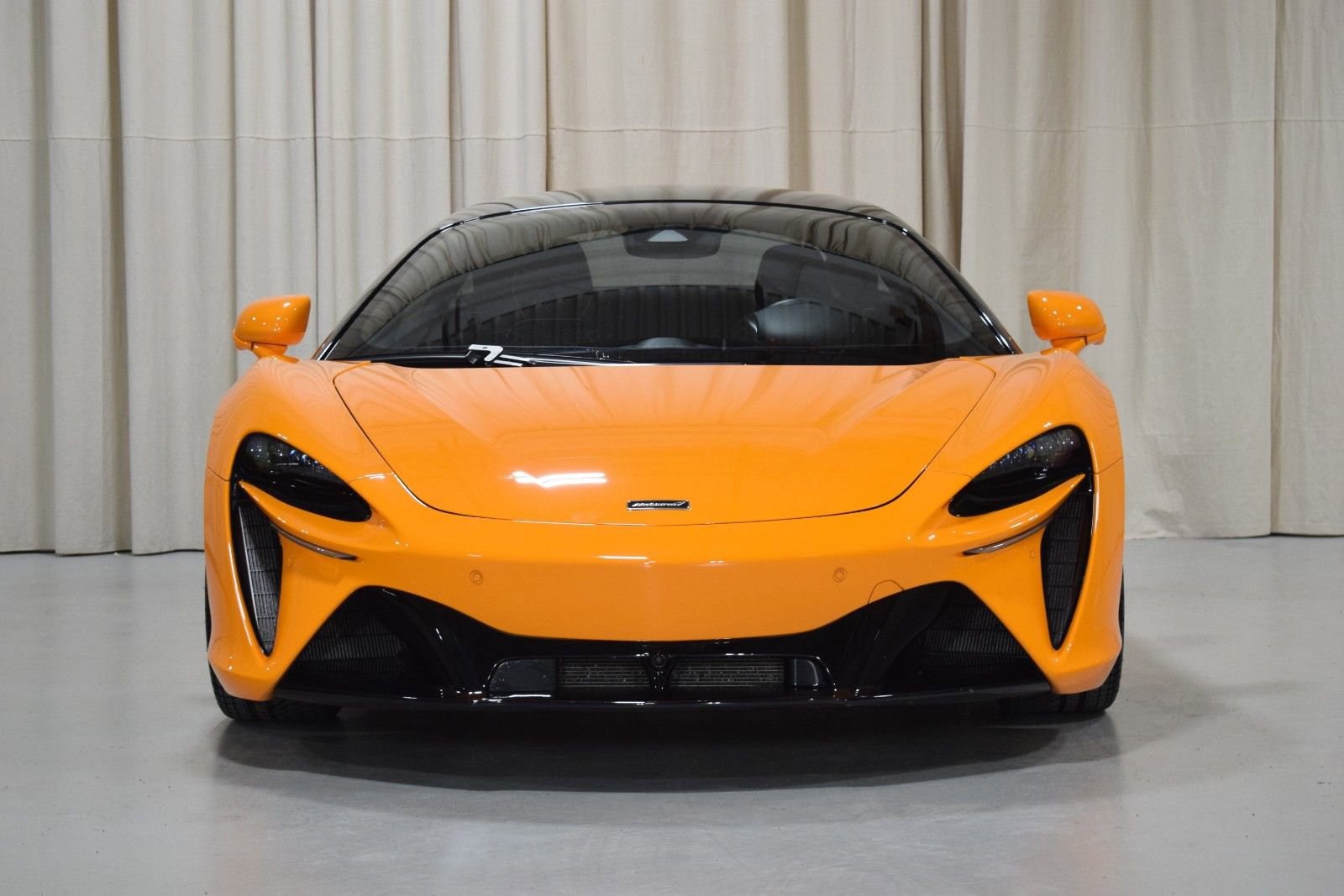 Used 2024 McLaren Artura image 8