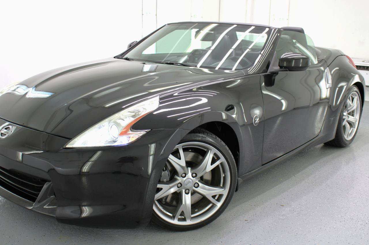 Used 2010 Nissan 370Z Touring w/ Sport Pkg RWD image 13