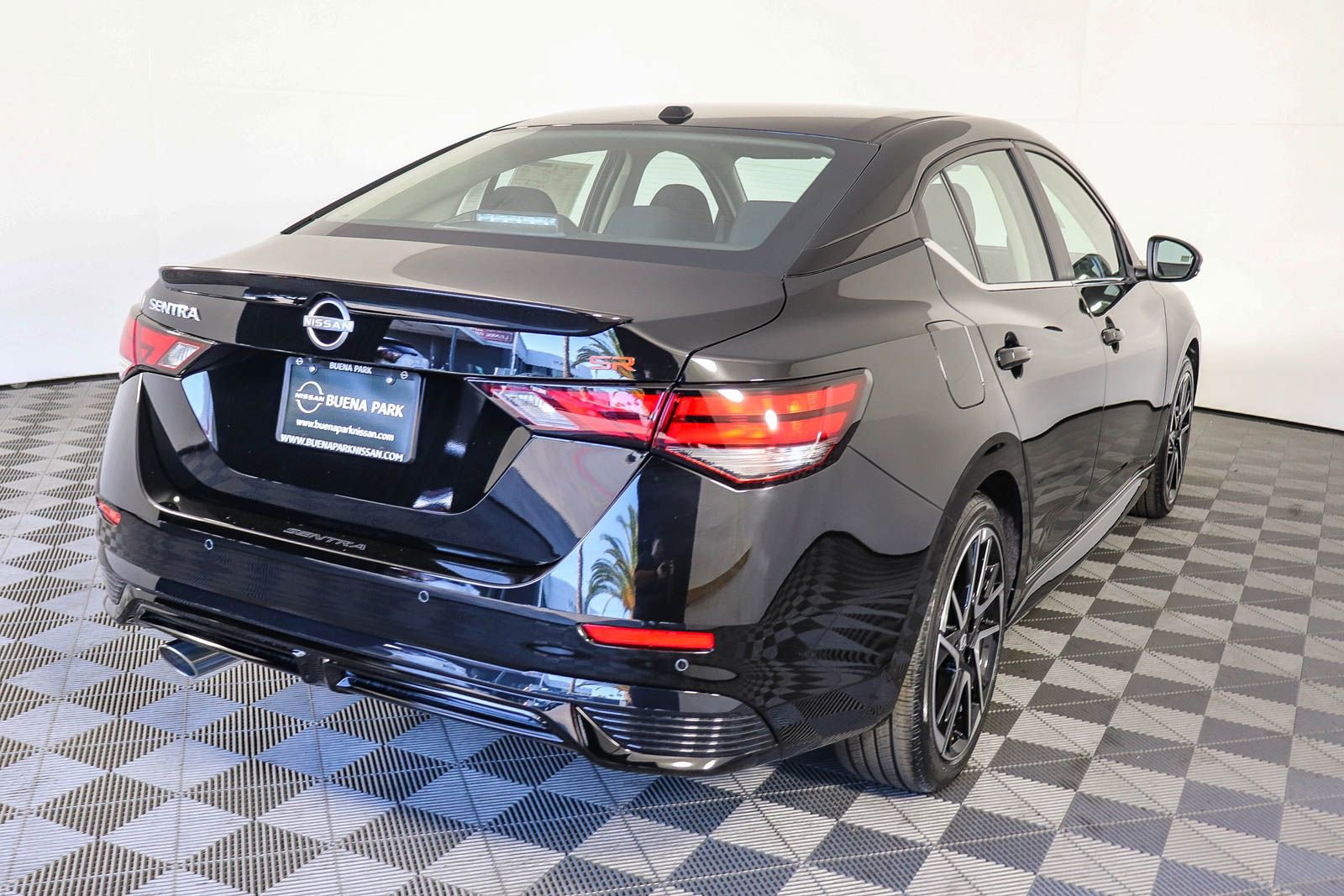 Used 2025 Nissan Sentra SR image 8