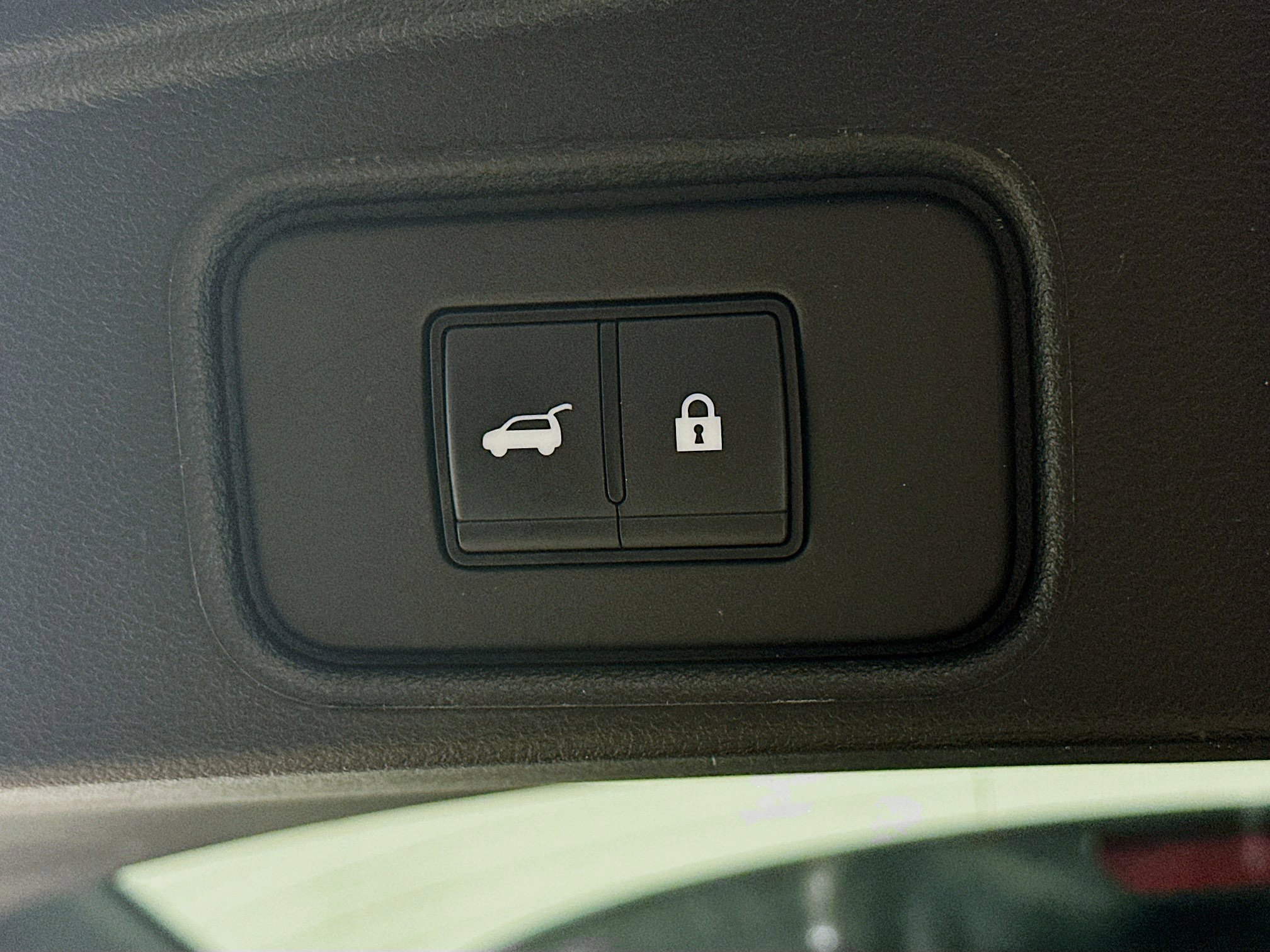 Used 2025 Nissan Pathfinder SV FWD image 30