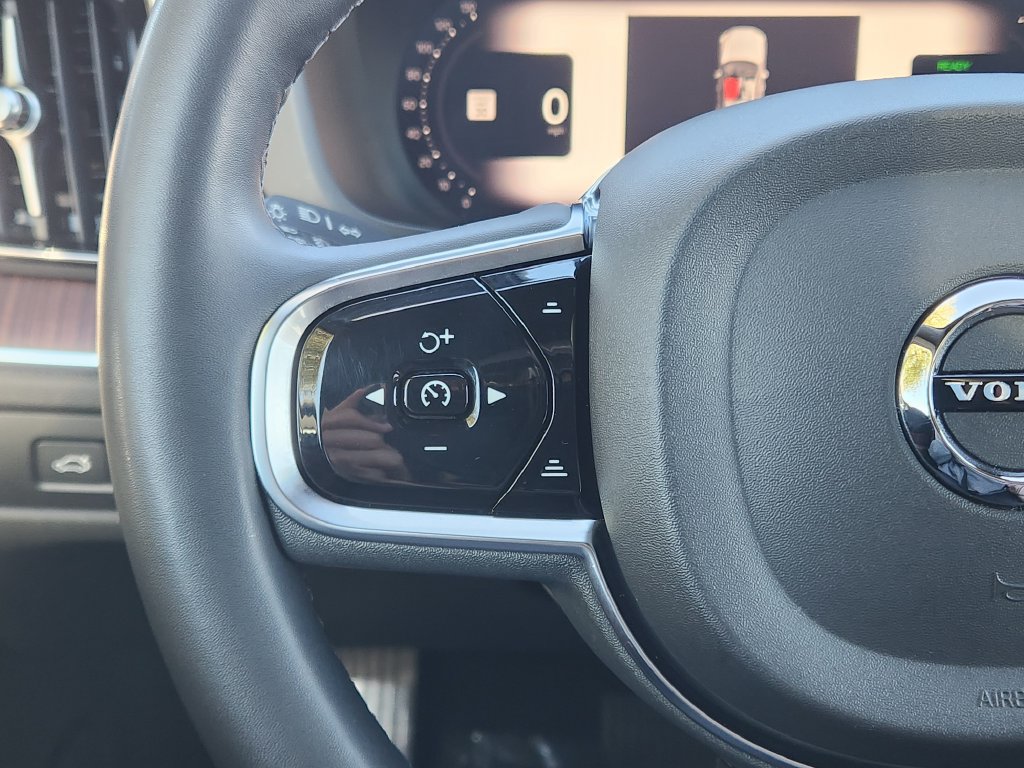 Used 2024 Volvo XC60 T8 Plus w/ Protection Package Premier AWD/4WD image 17