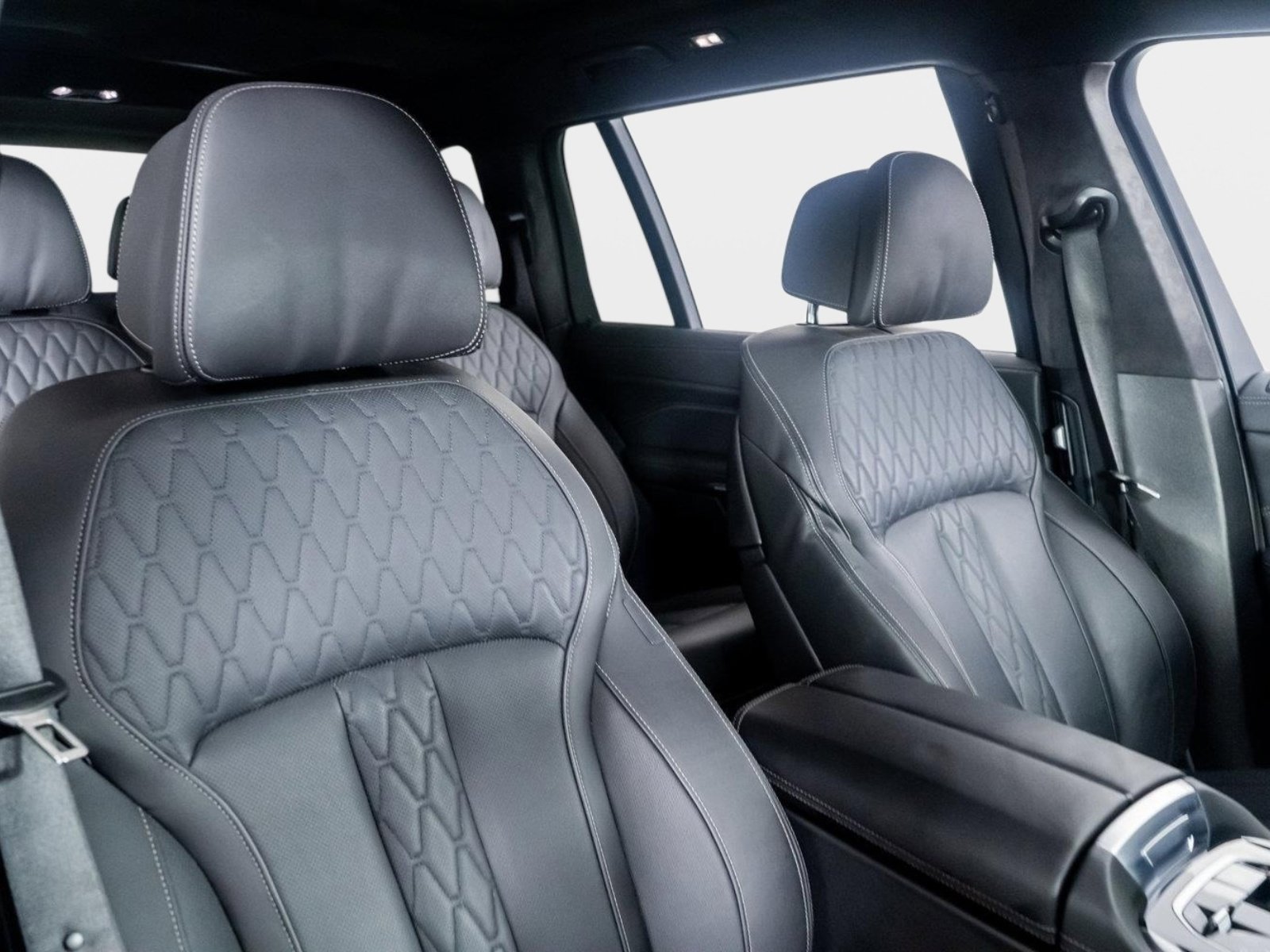 Used 2025 BMW X7 M60i image 30