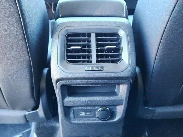 Certified 2024 Volkswagen Tiguan SE image 11