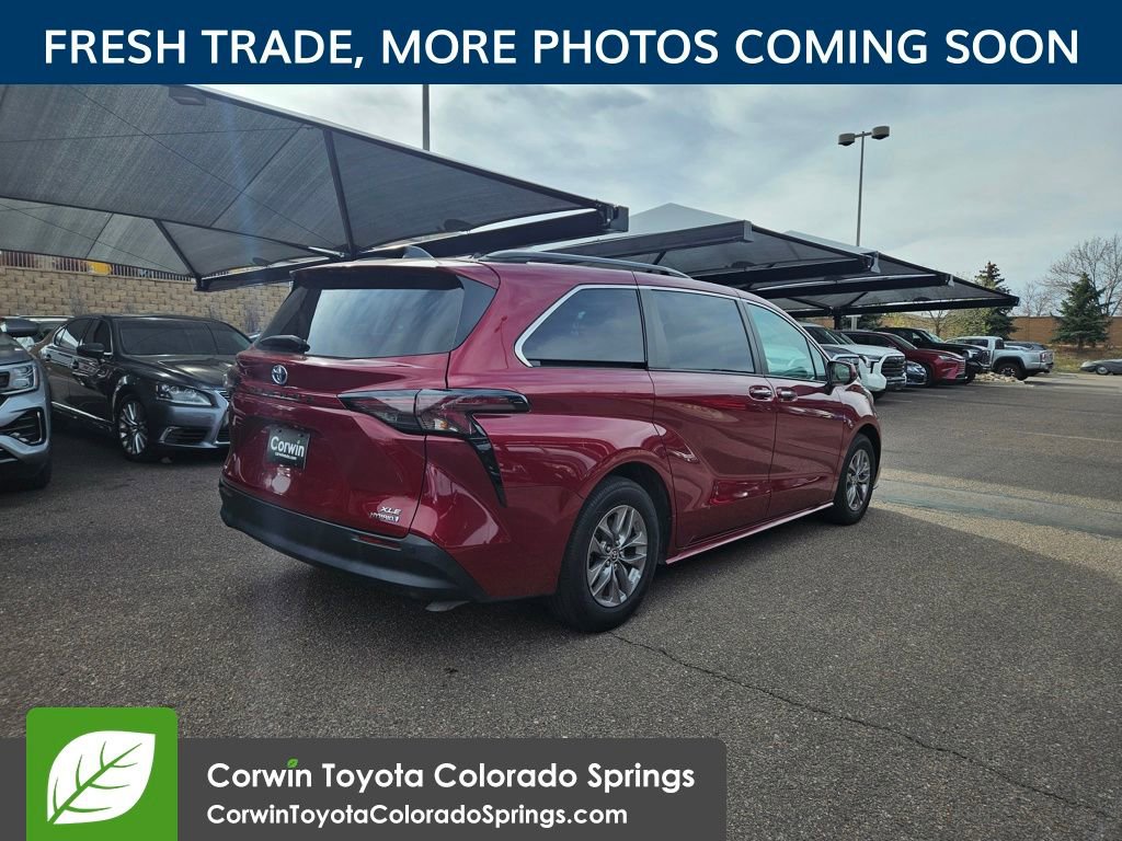 Used 2023 Toyota Sienna XLE w/ XLE Plus Package image 9