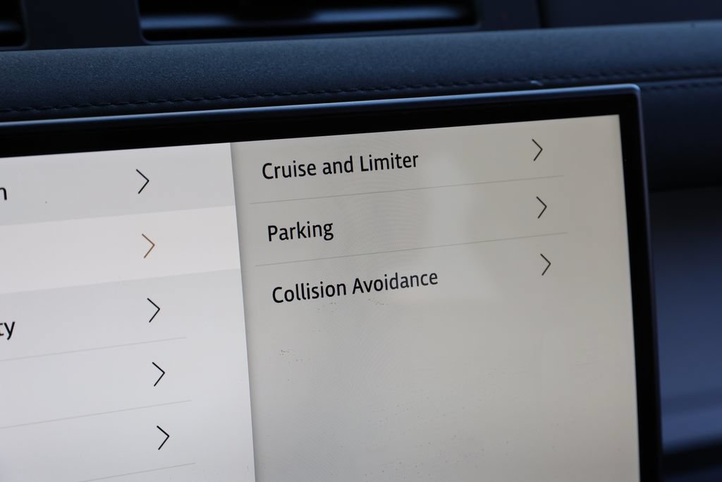 Certified 2023 Land Rover Defender 130 SE AWD/4WD image 31
