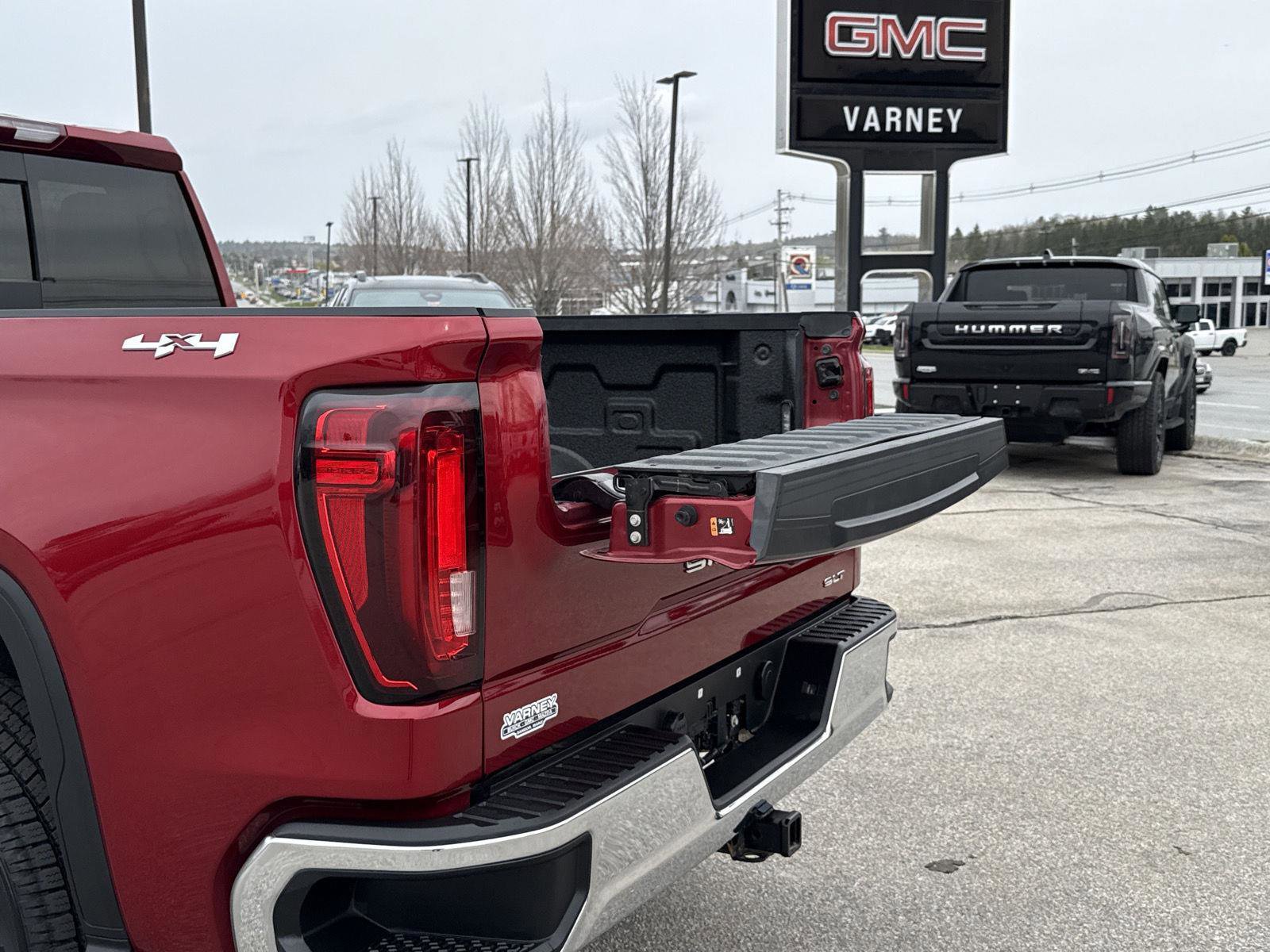 Used 2021 GMC Sierra 1500 SLT w/ SLT Premium Package AWD/4WD image 10