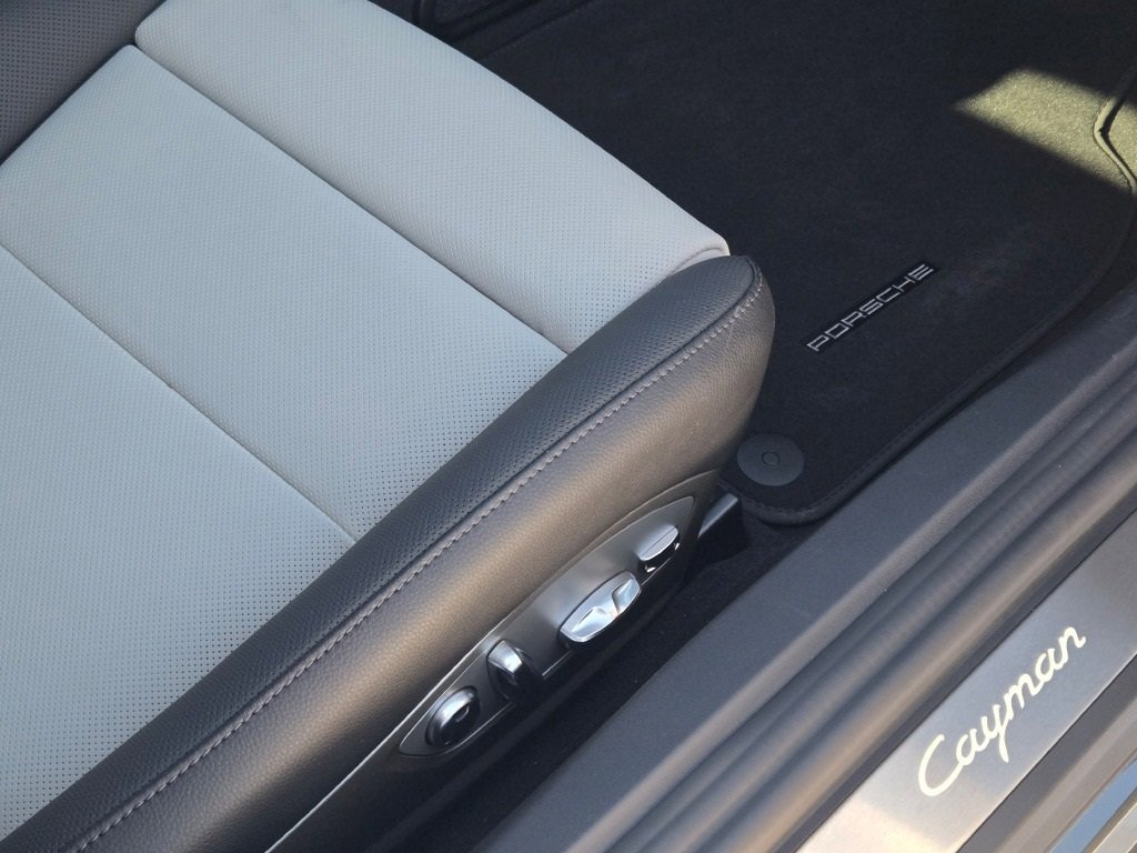 Used 2024 Porsche 718 Cayman image 33