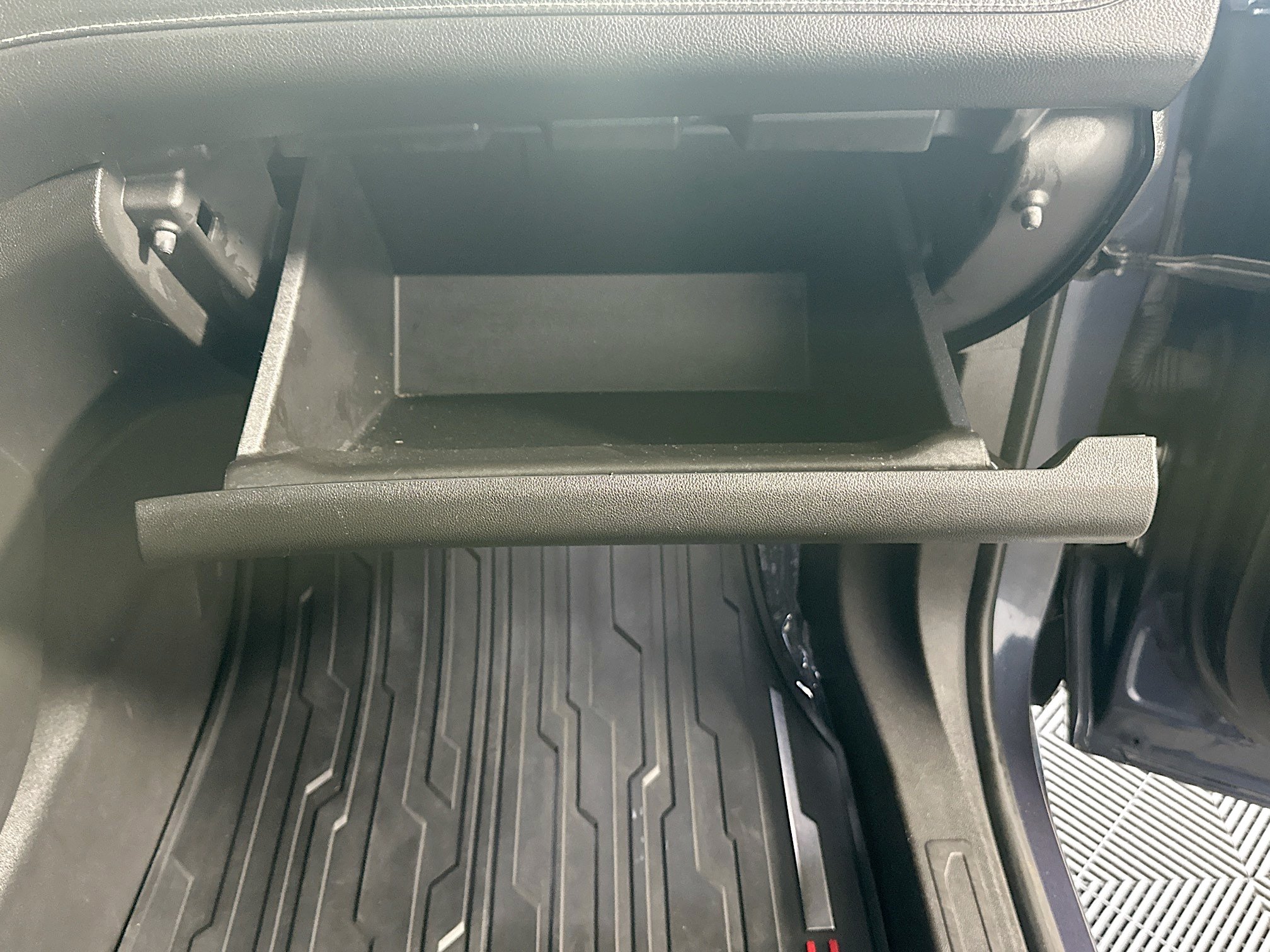 Used 2019 GMC Acadia SLE w/ Driver Alert Package I AWD/4WD image 32