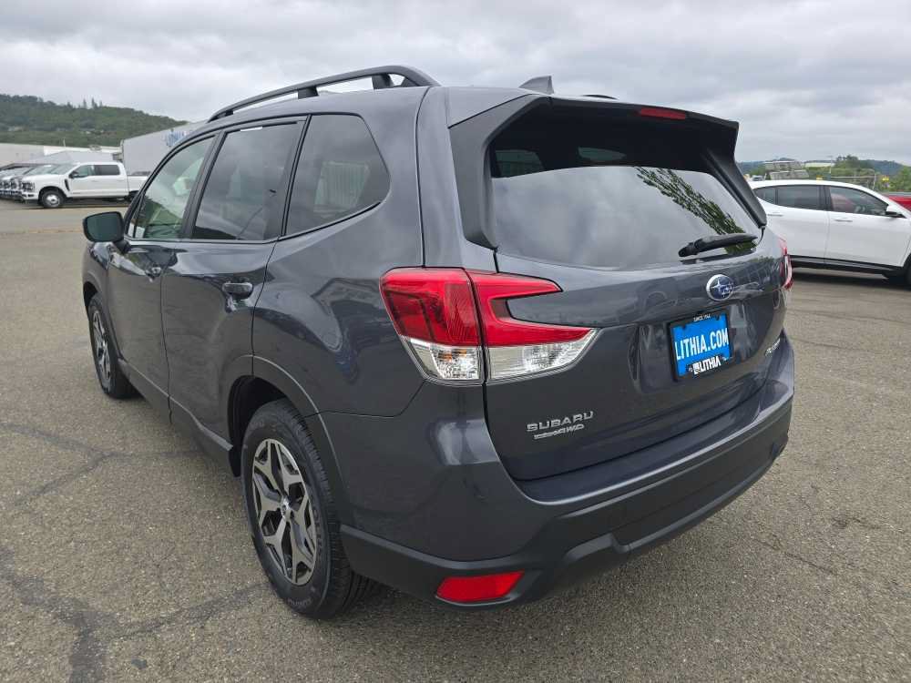 Used 2022 Subaru Forester Premium AWD/4WD image 3