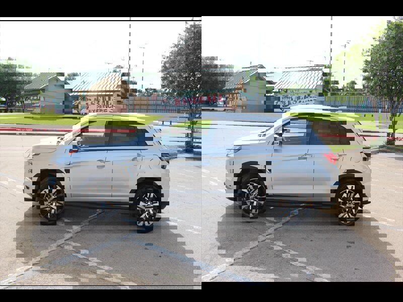 Used 2026 Mitsubishi Outlander Sport ES image 1