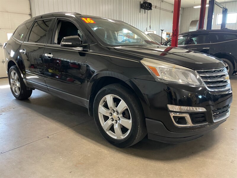 Used 2016 Chevrolet Traverse LT w/ Style and Technology Package FWD image 5