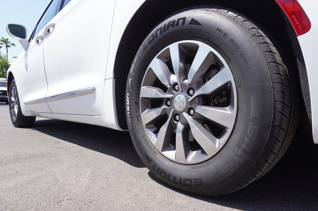 Used 2019 Chrysler Pacifica Touring-L Plus FWD image 6