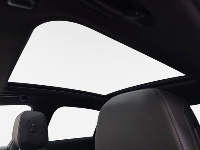 Certified 2025 BMW 550e xDrive w/ Premium Package image 27