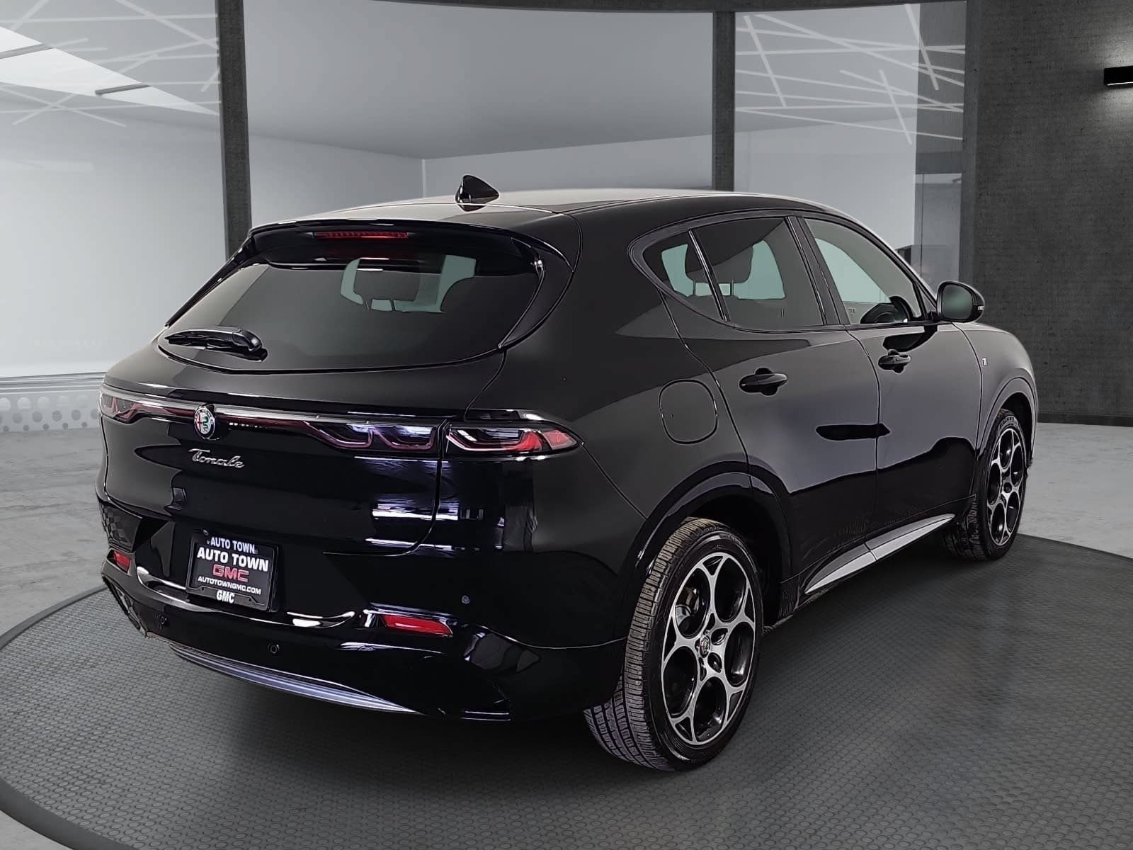 Used 2024 Alfa Romeo Tonale Ti w/ Premium Interior Package AWD/4WD image 5