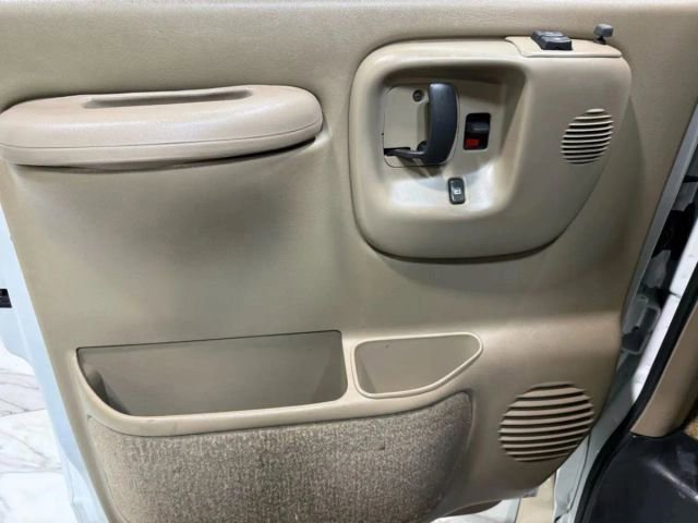 Used 2002 Chevrolet Express 1500 w/ LS Preferred Equipment Group RWD image 13