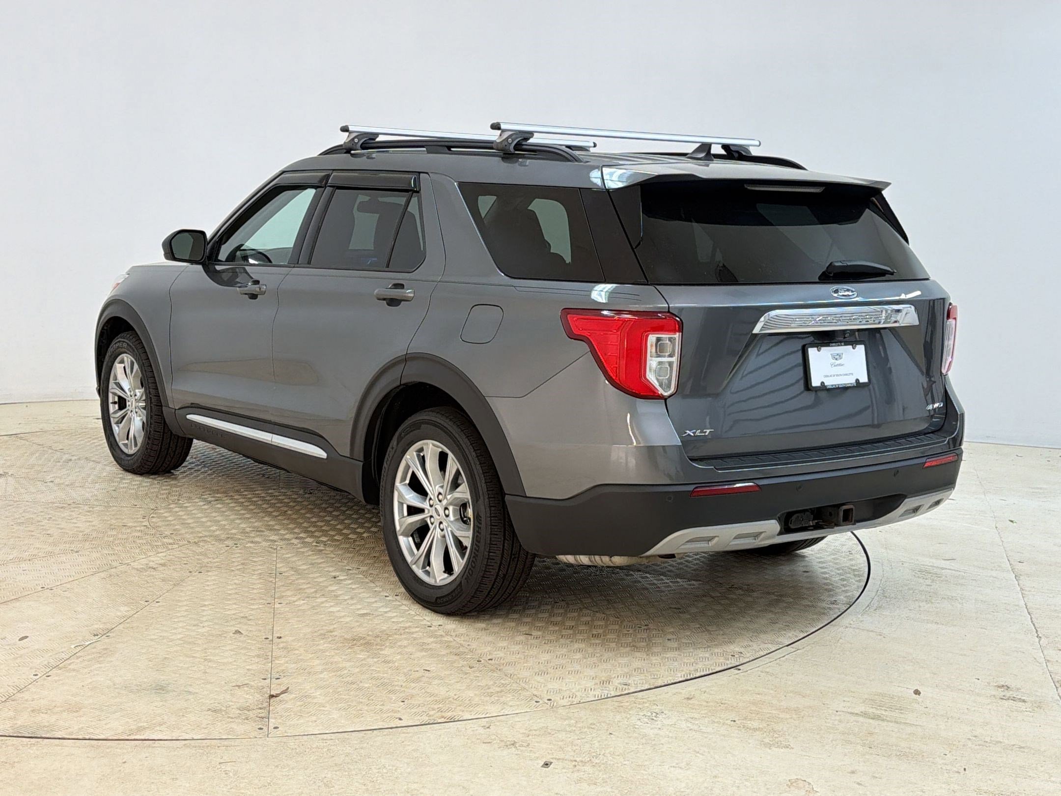 Used 2021 Ford Explorer XLT w/ Equipment Group 202A AWD/4WD image 3