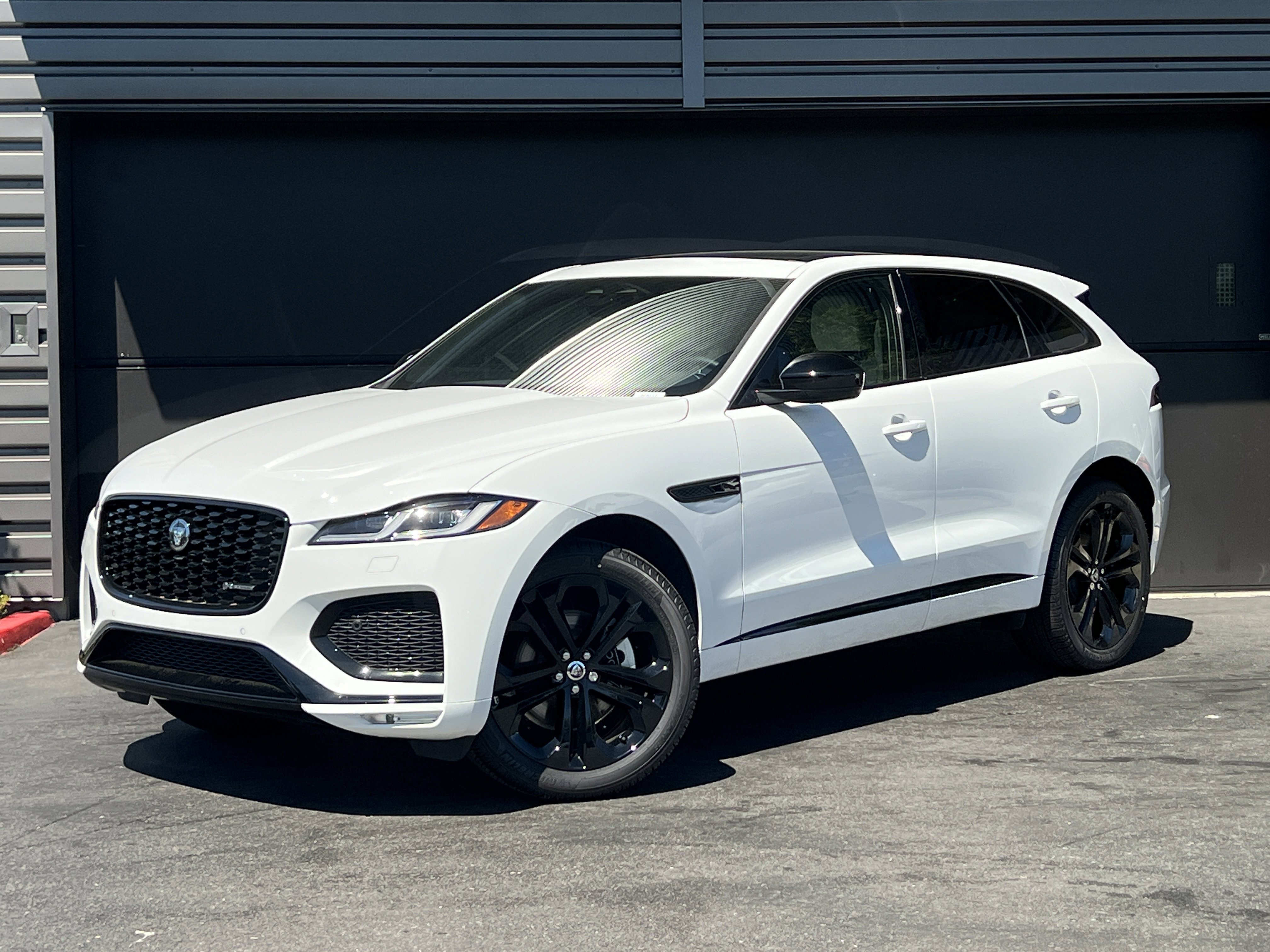 New 2025 Jaguar F-PACE R-Dynamic S image 1