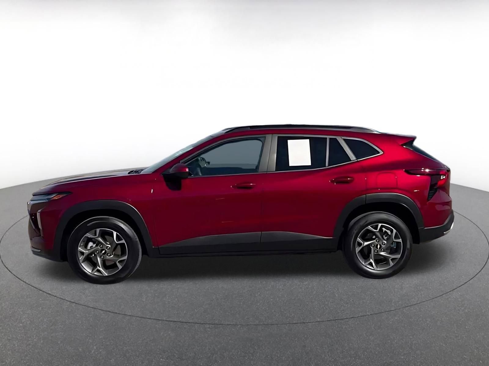 Used 2025 Chevrolet Trax LT image 8