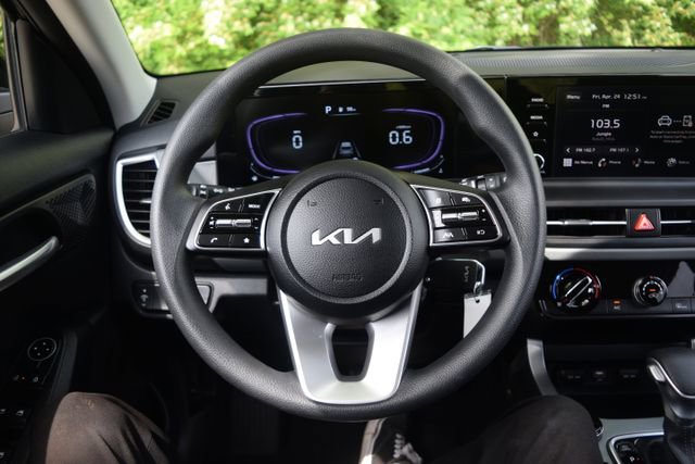 Used 2025 Kia Seltos LX AWD/4WD image 4