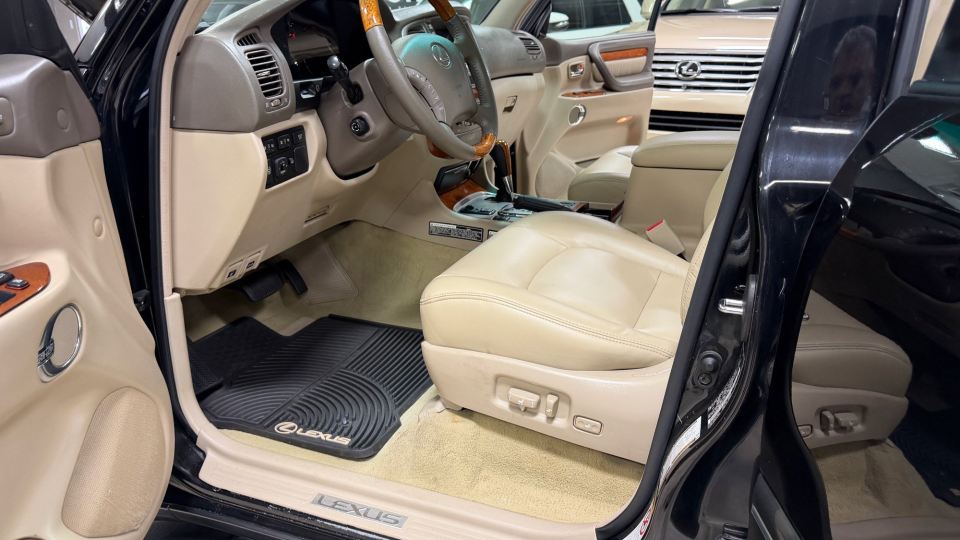 Used 2006 Lexus LX 470 4WD image 16