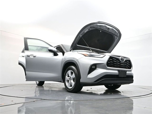 Used 2024 Toyota Highlander LE image 31