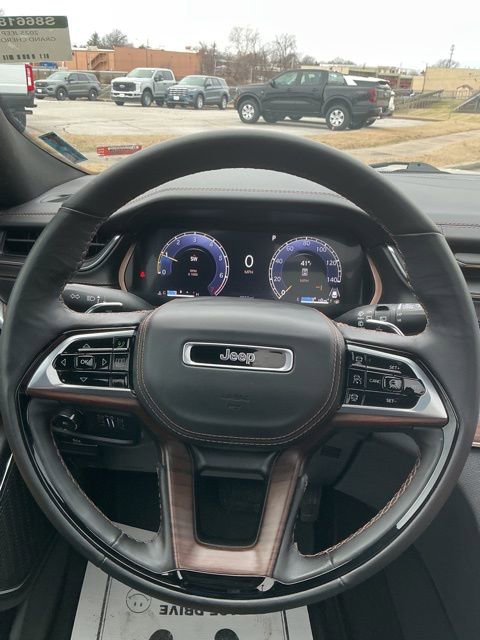 Used 2025 Jeep Grand Cherokee L Summit w/ Obsidian Package image 27