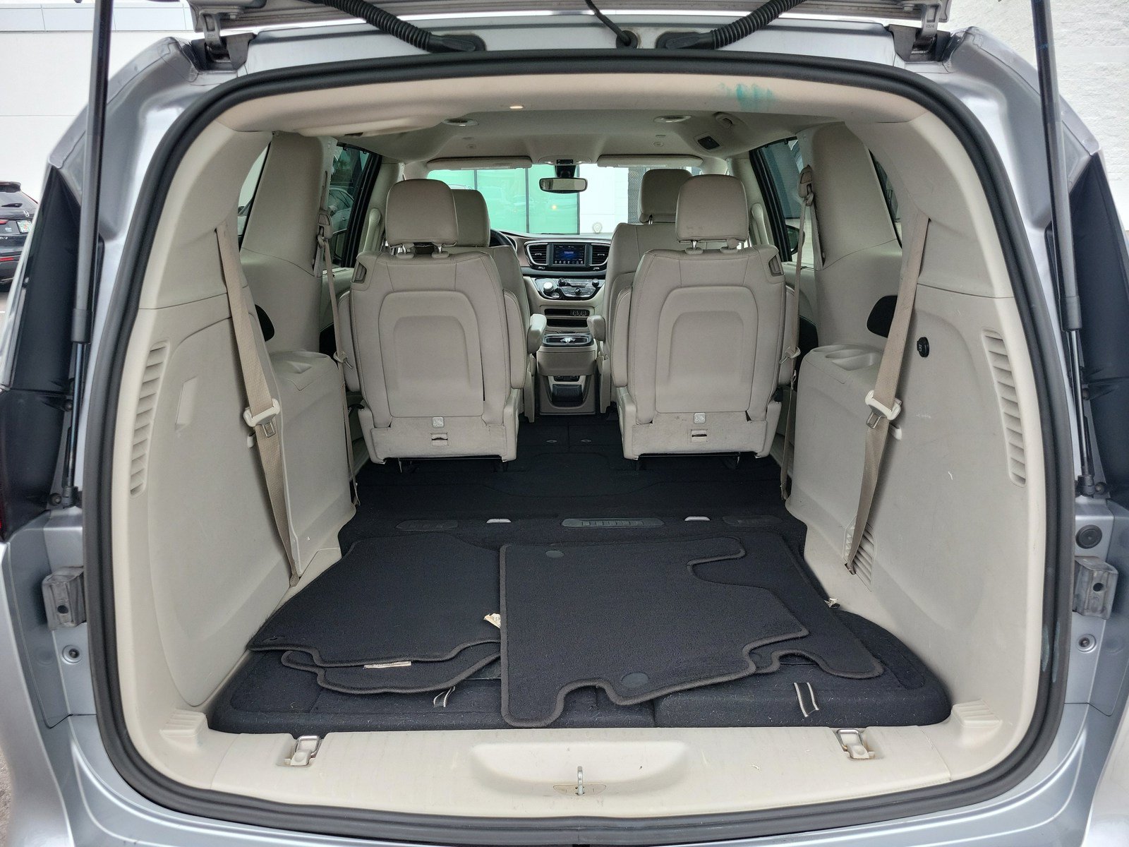 Used 2021 Chrysler Voyager Lxi FWD image 30