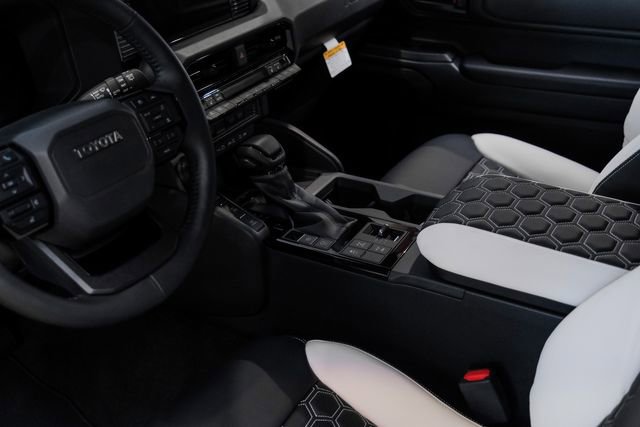 Used 2025 Toyota Land Cruiser image 33