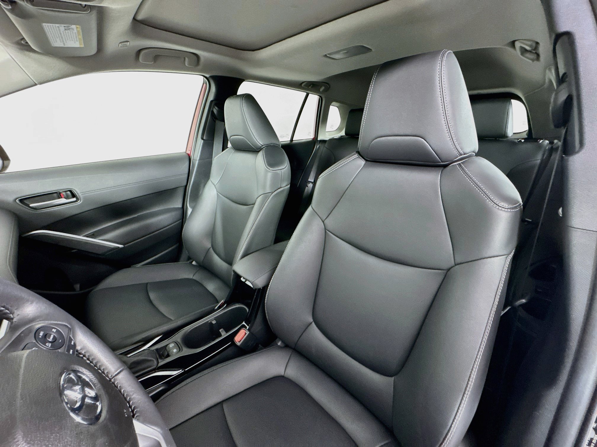 Used 2023 Toyota Corolla Cross XLE w/ Convenience Package FWD image 21