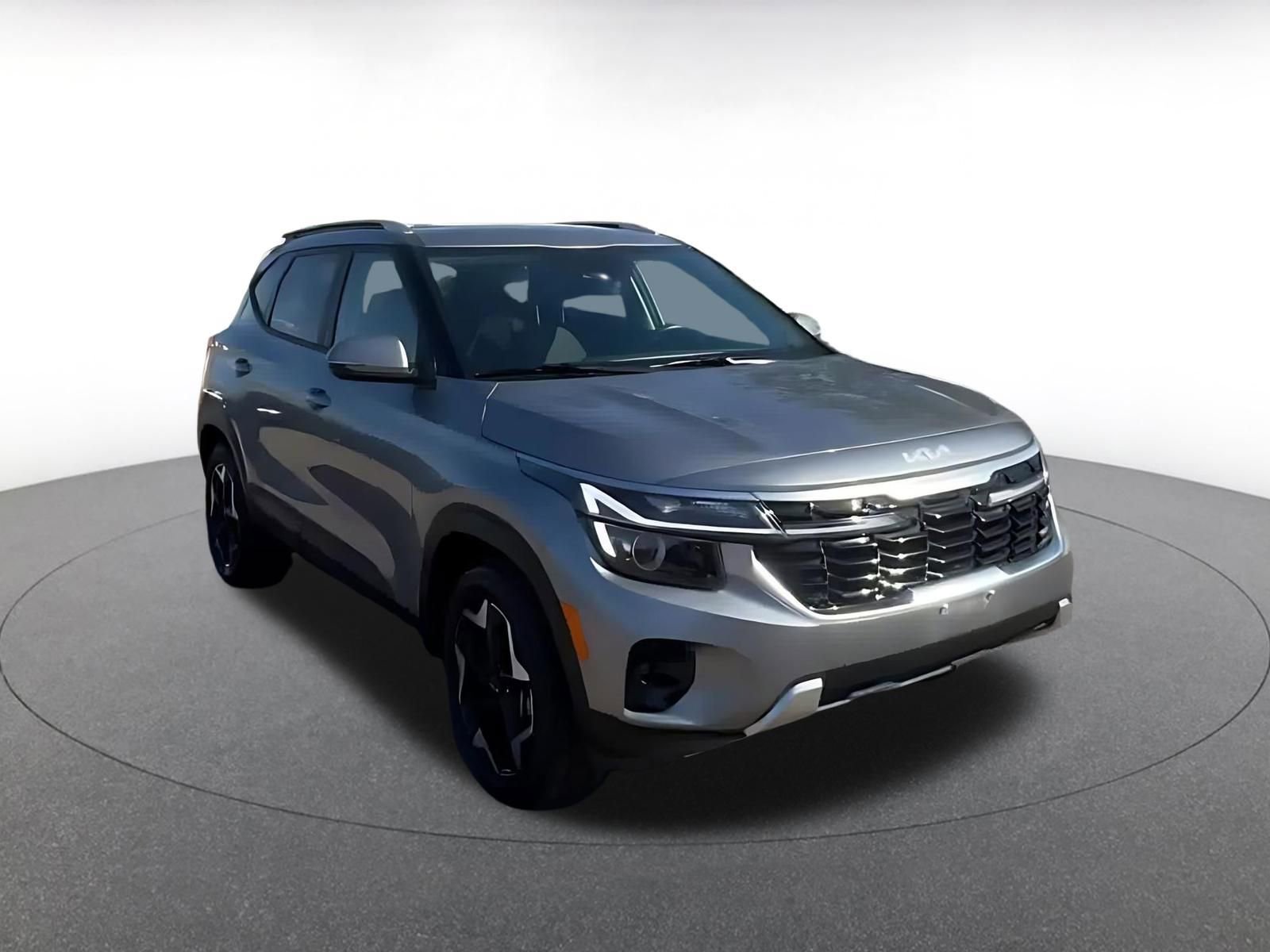 Used 2025 Kia Seltos S image 3