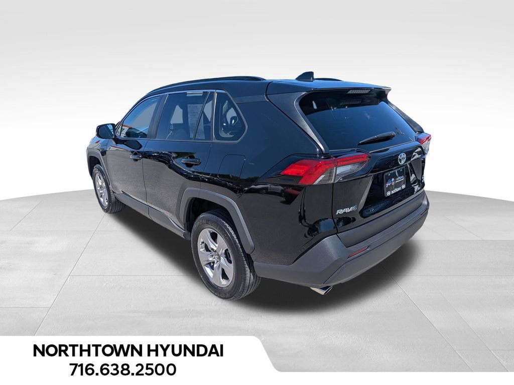 Used 2025 Toyota RAV4 XLE AWD/4WD image 3