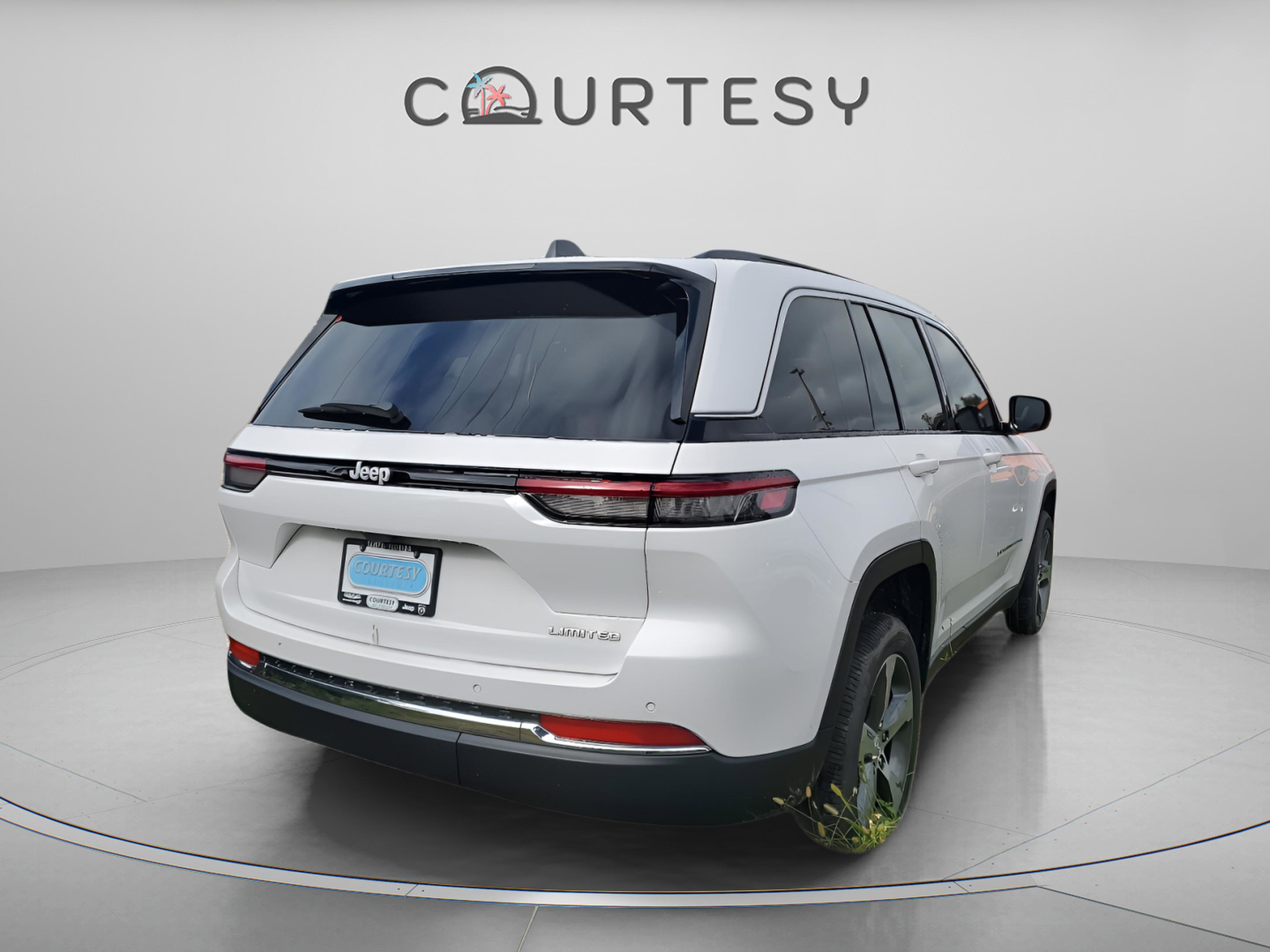 New 2025 Jeep Grand Cherokee Limited image 4