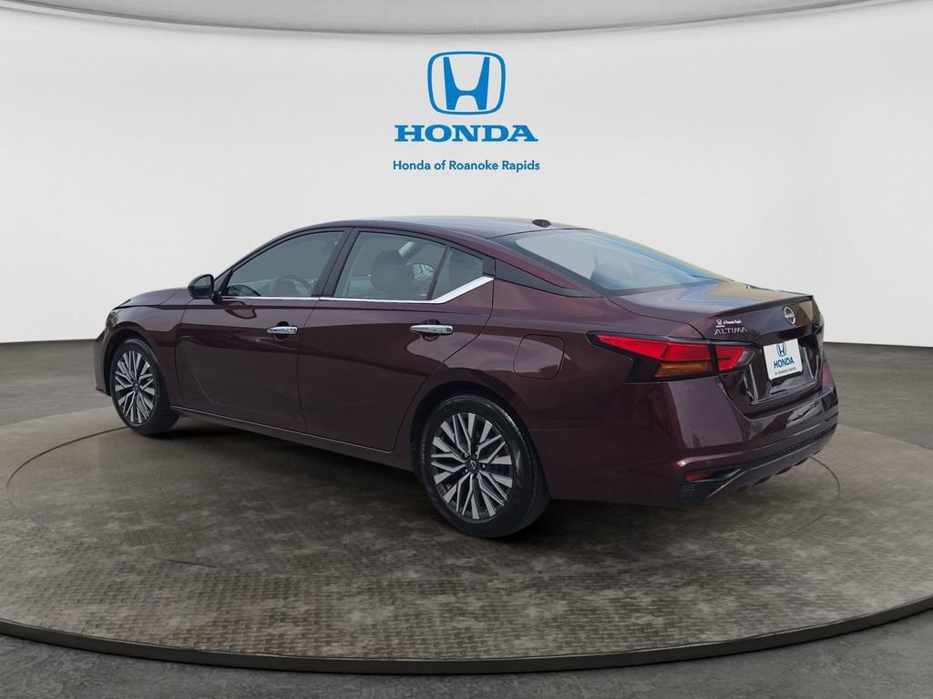 Used 2024 Nissan Altima 2.5 SV FWD image 3