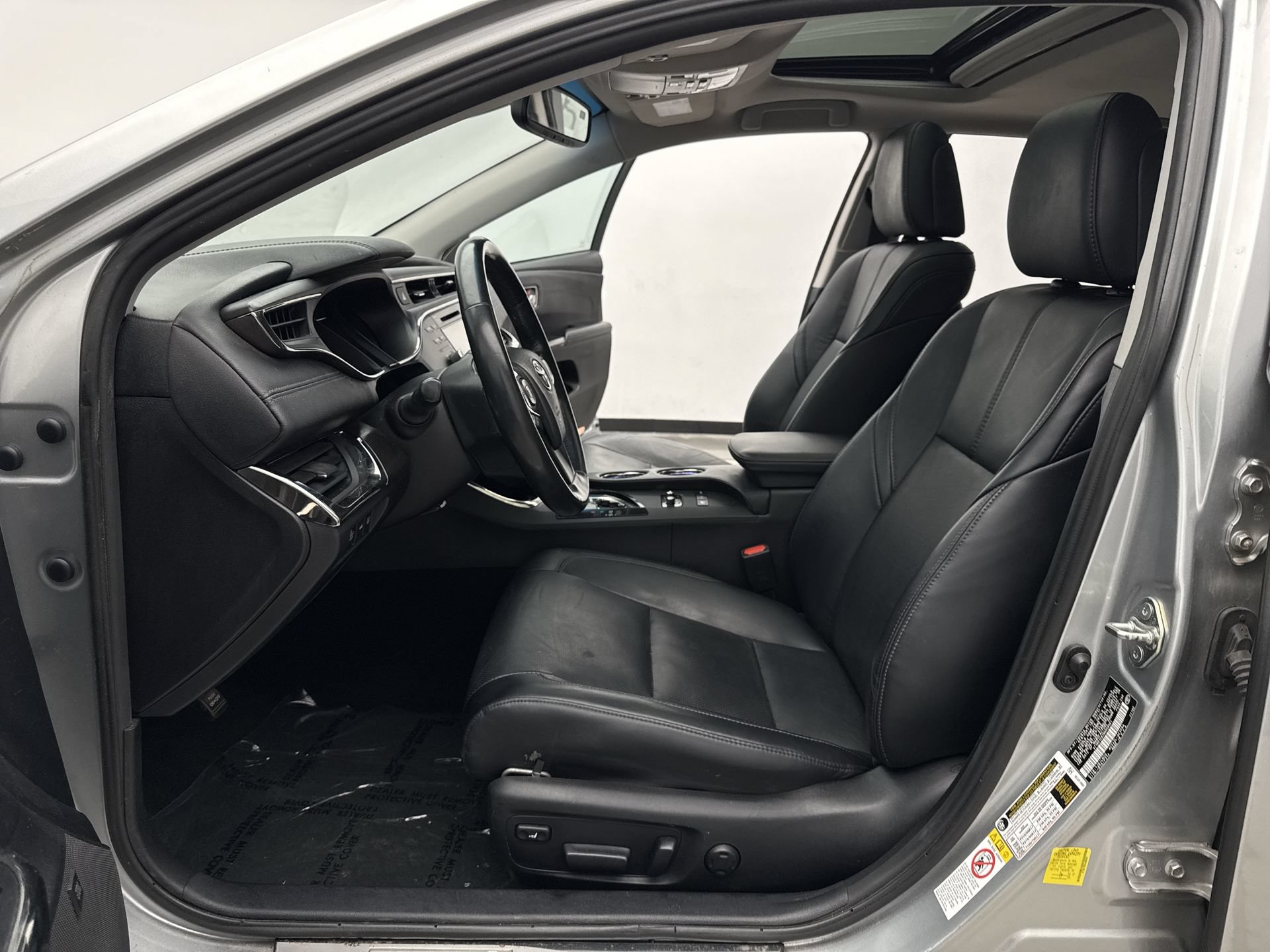 Used 2017 Toyota Avalon Limited w/ All Weather Liner Package FWD image 11
