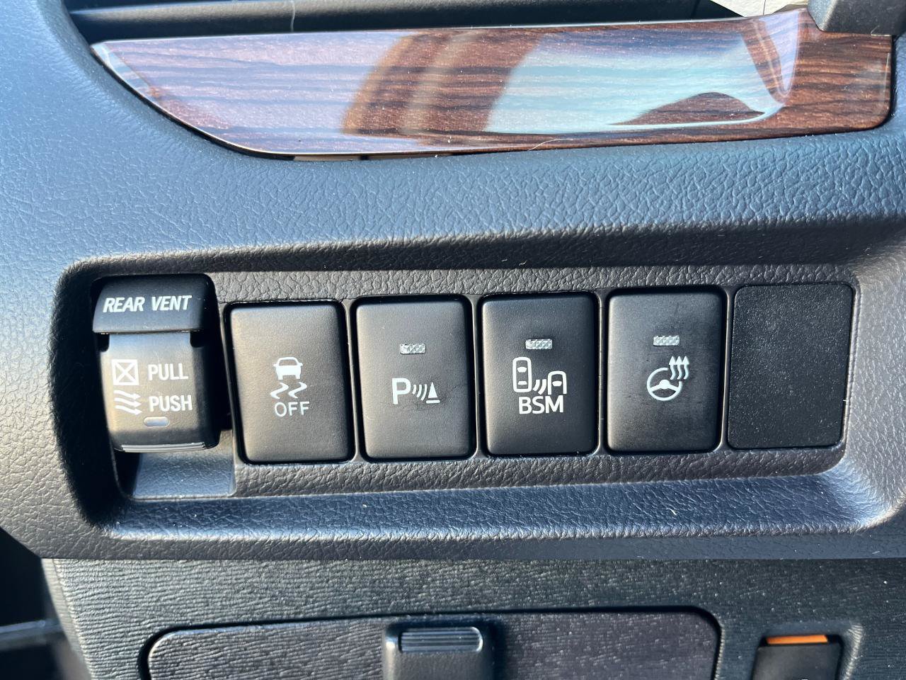 Used 2015 Toyota Sienna Limited FWD image 31