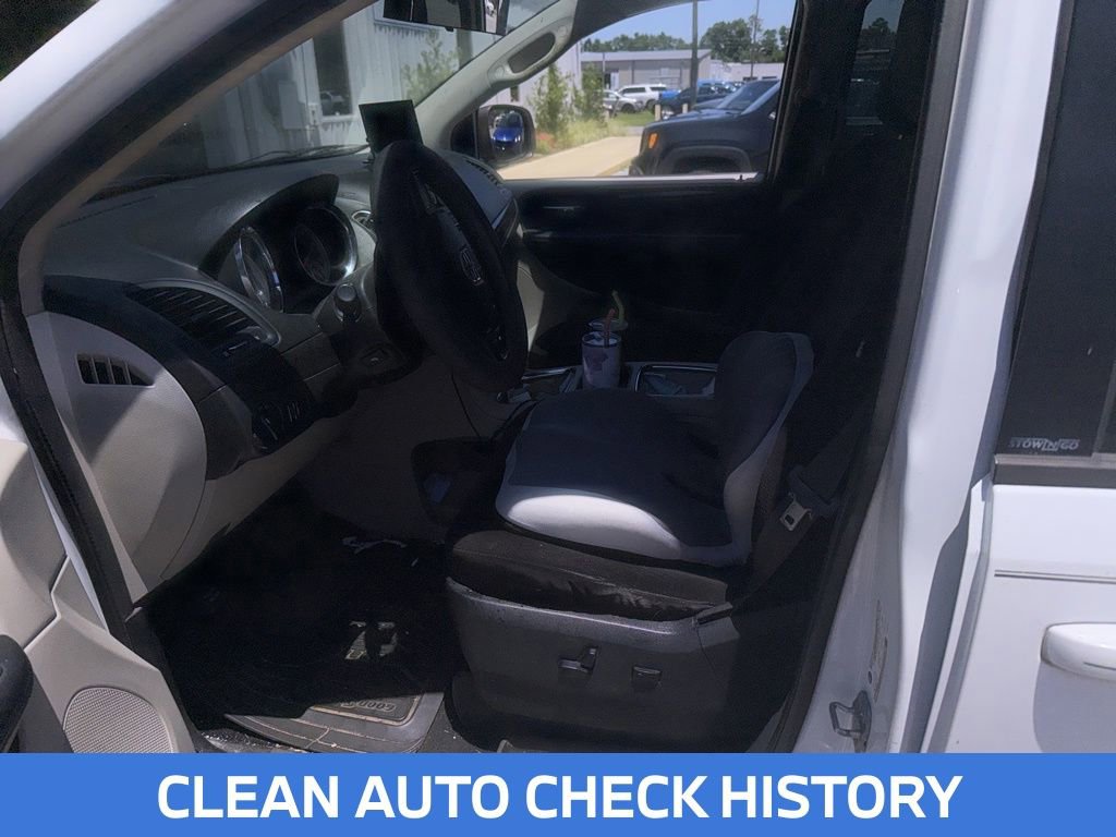Used 2014 Dodge Grand Caravan SXT FWD image 2