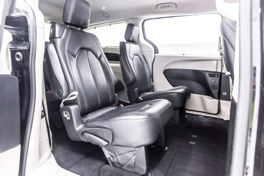 Used 2019 Chrysler Pacifica Touring-L Plus image 34