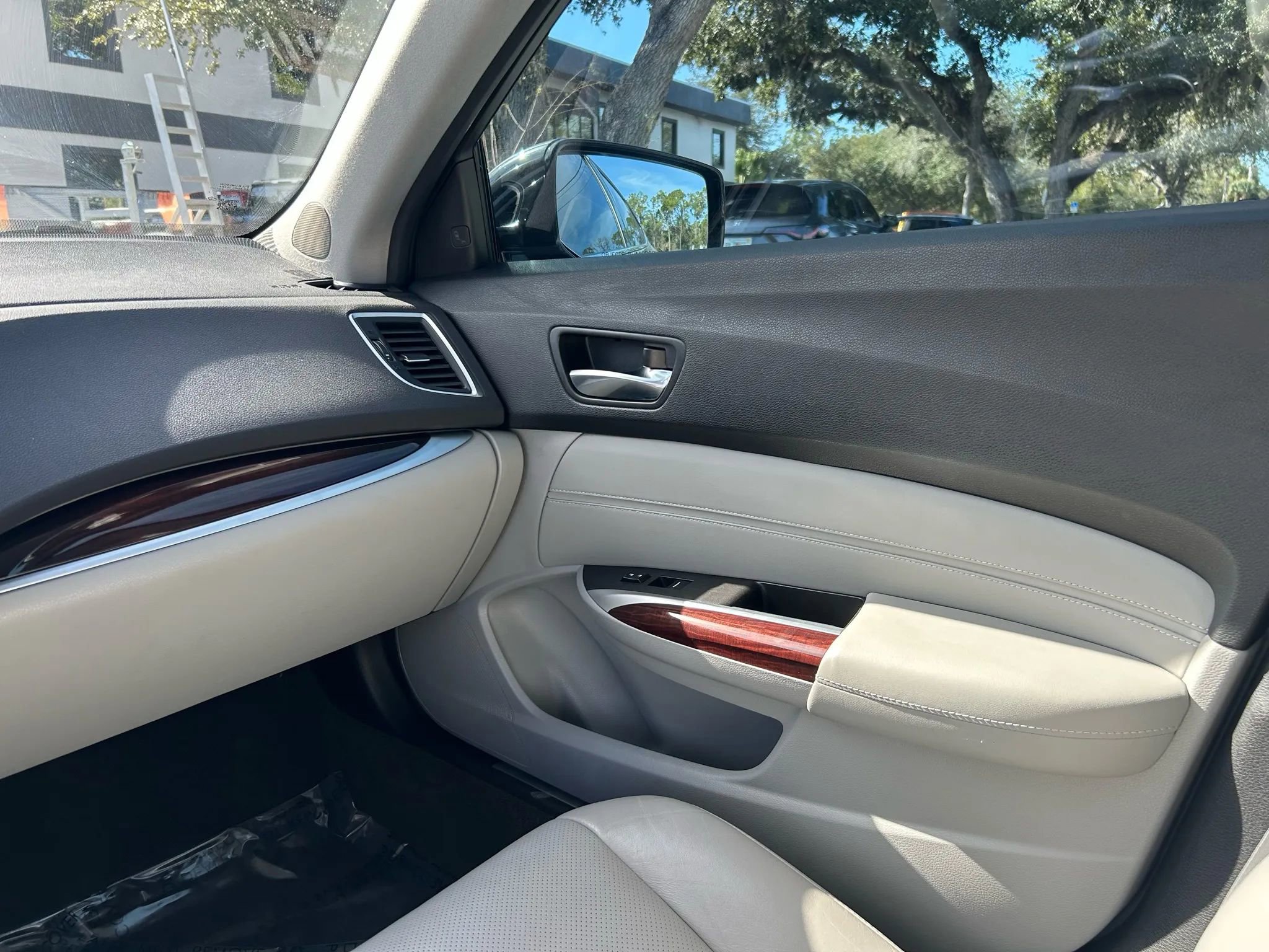 Used 2017 Acura TLX V6 w/ Technology Package FWD image 13