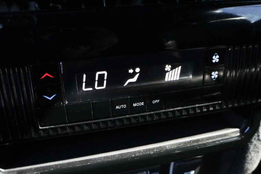 Used 2024 Jeep Wagoneer Series II RWD image 42