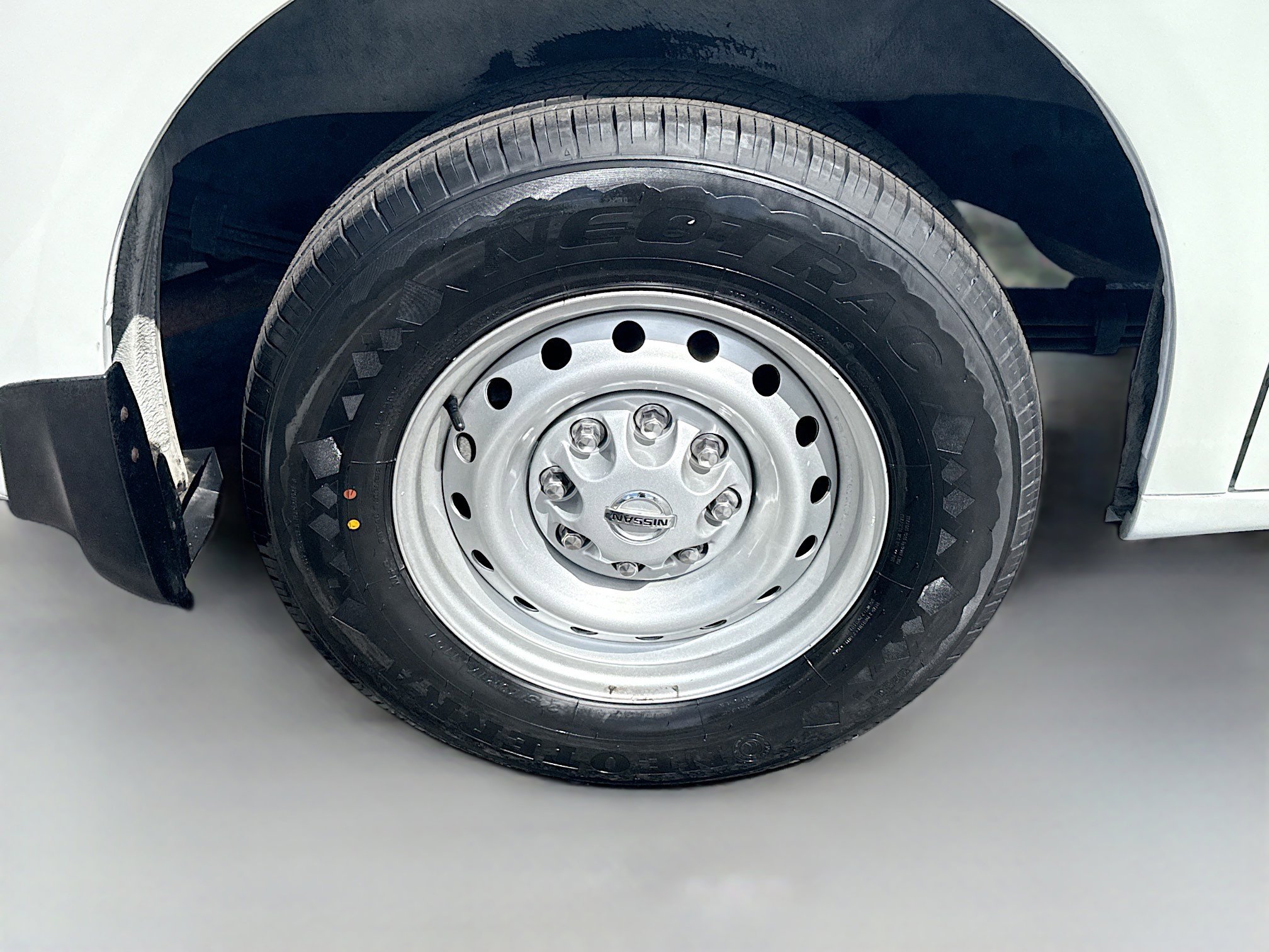 Used 2021 Nissan NV 2500 S image 28