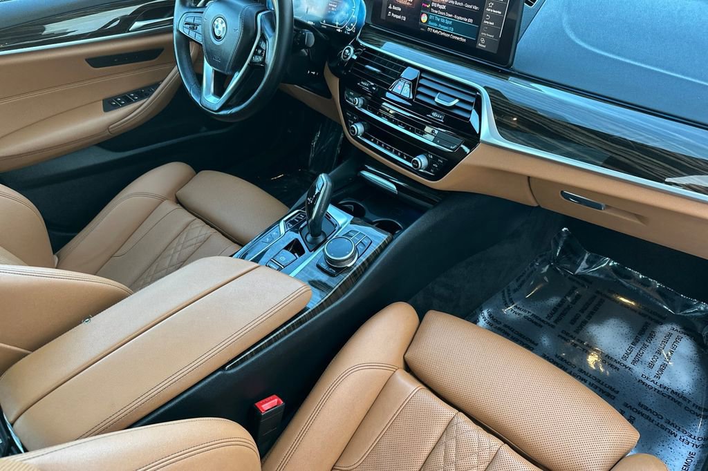 Used 2023 BMW 530e w/ Convenience Package image 16
