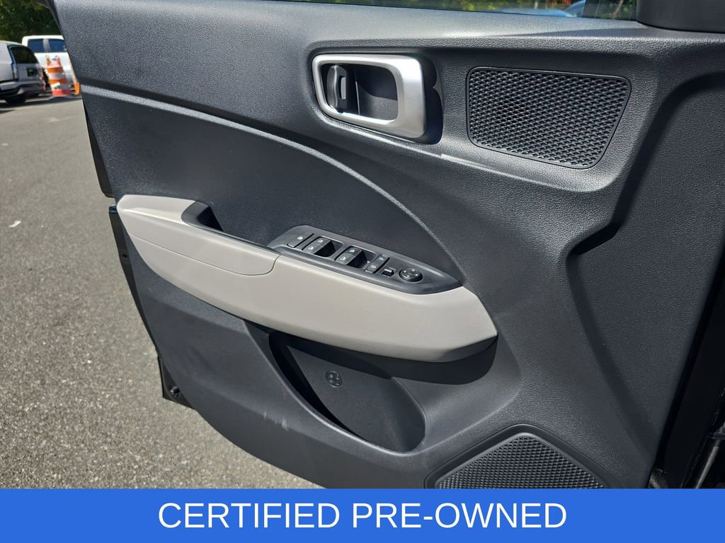 Used 2025 Hyundai Venue SEL FWD image 26