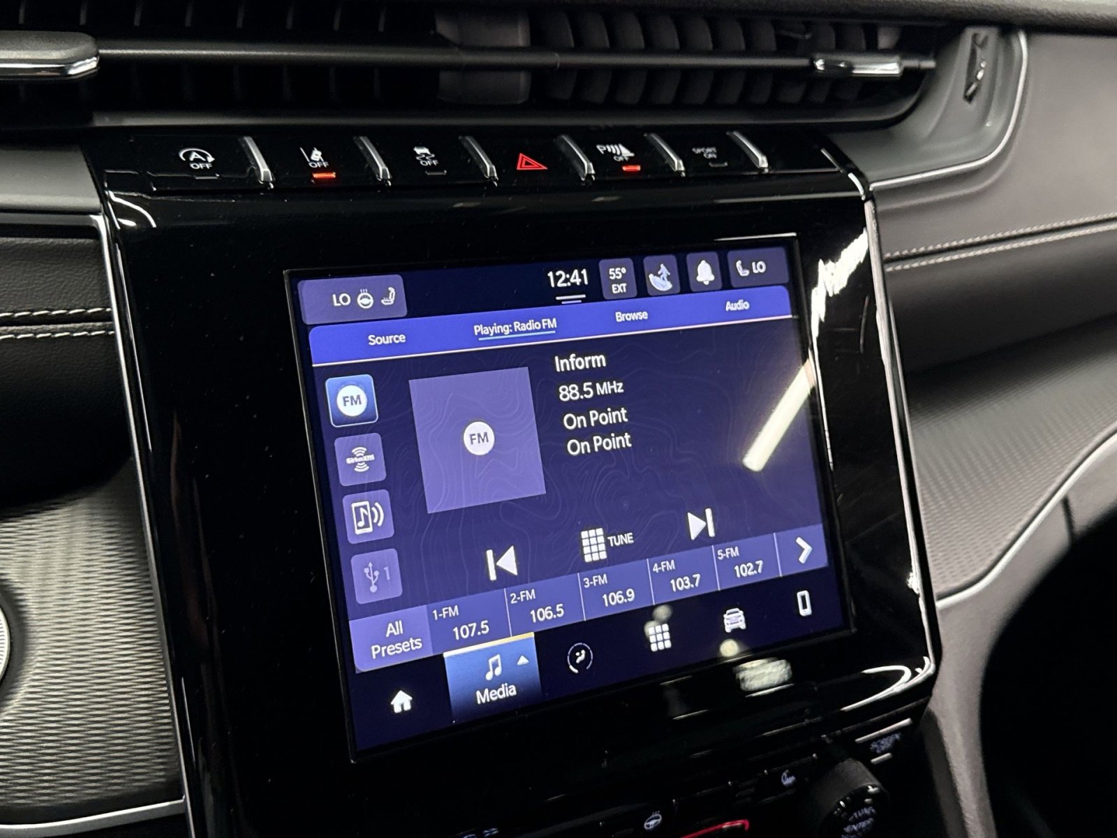 Used 2025 Jeep Grand Cherokee Altitude AWD/4WD image 19
