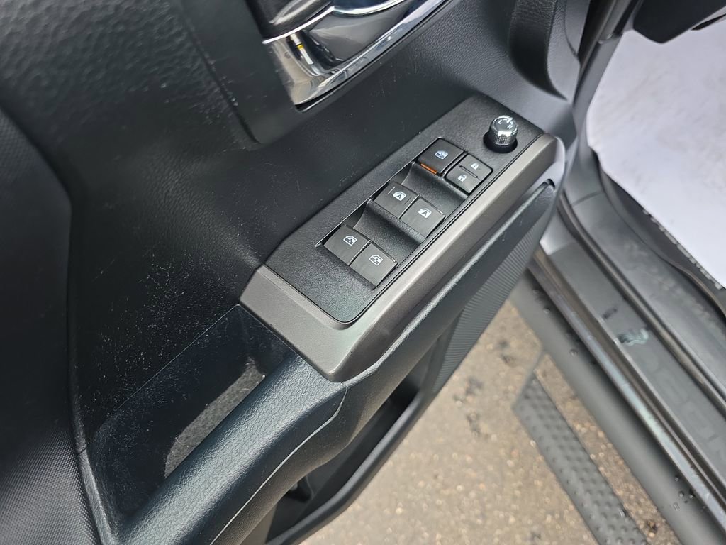 Used 2017 Toyota Tacoma TRD Off-Road image 11