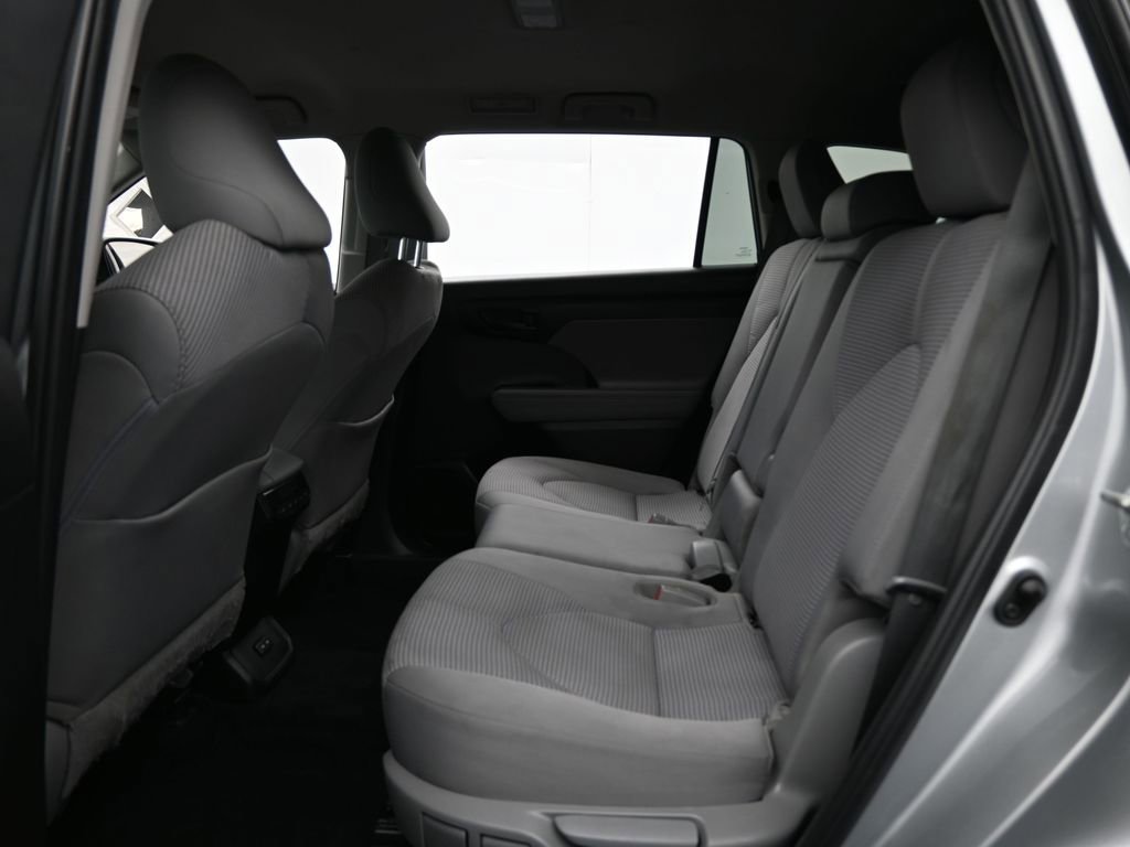 Used 2022 Toyota Highlander L image 30