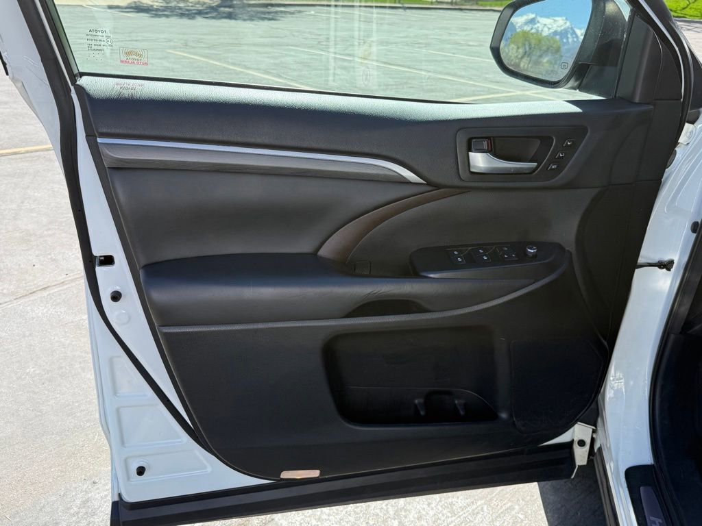 Used 2018 Toyota Highlander Limited Platinum image 8