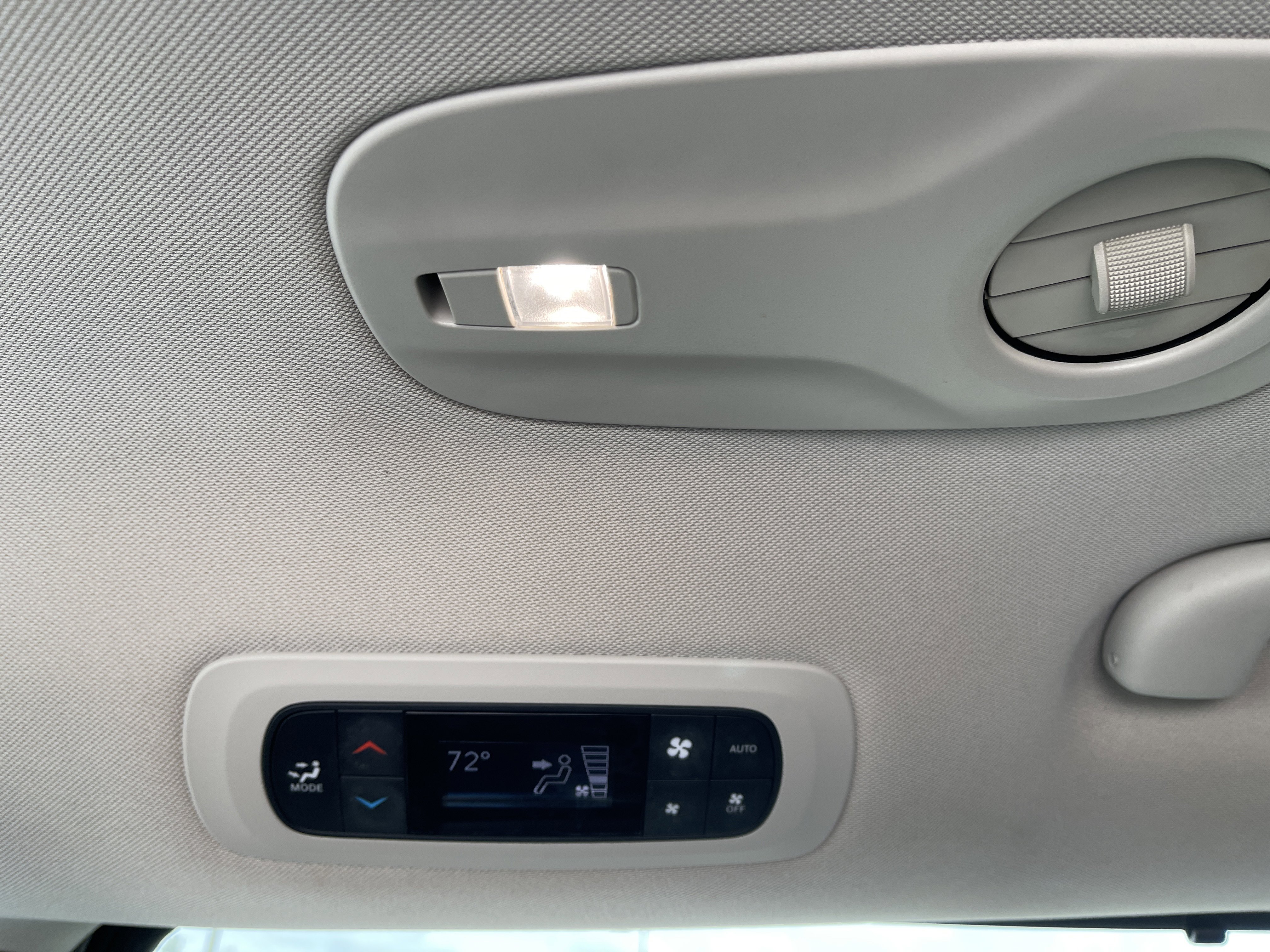 Used 2022 Chrysler Pacifica Touring-L image 37