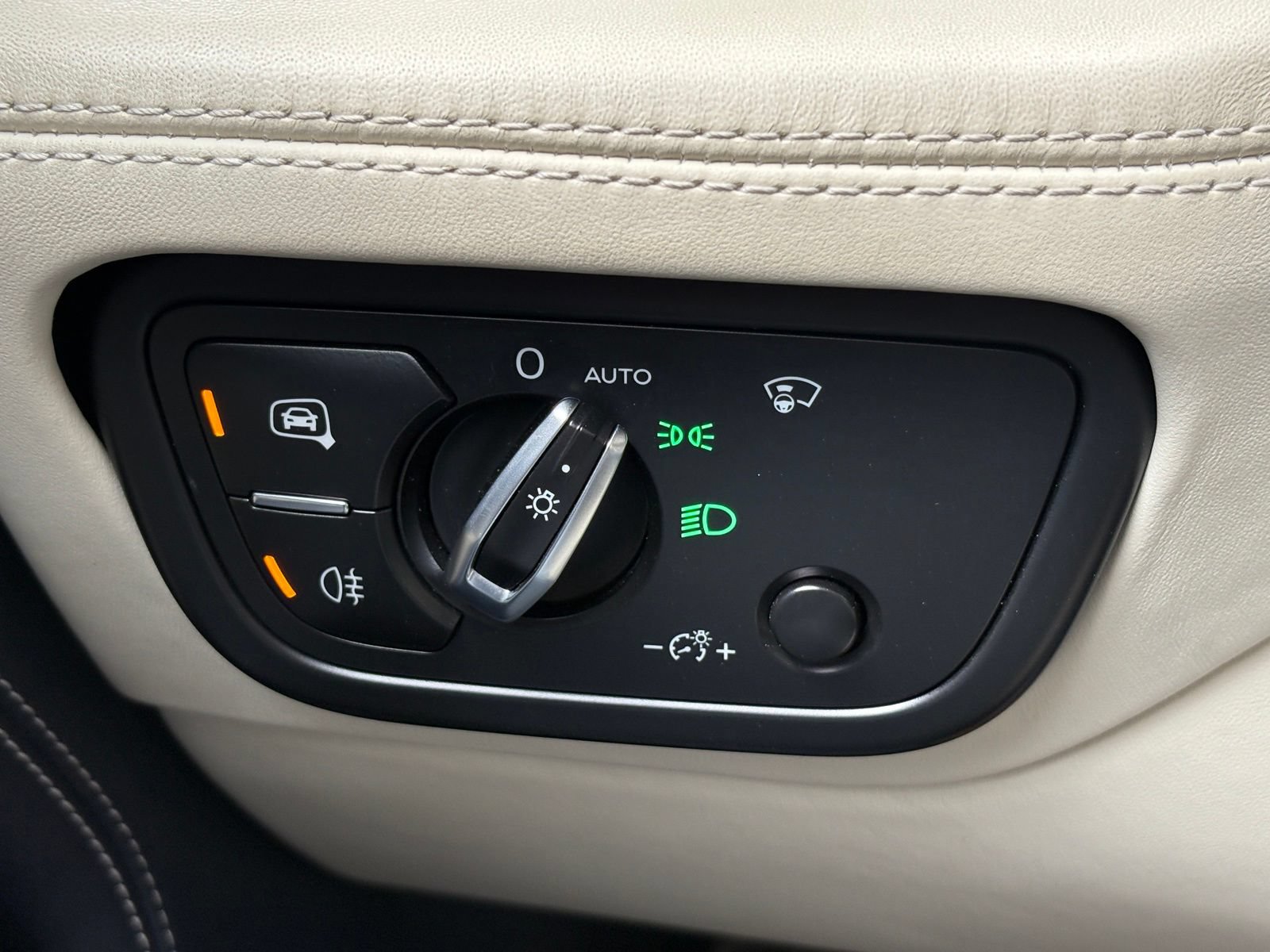 Used 2019 Bentley Bentayga AWD/4WD image 23